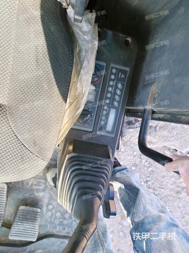 座椅左側控制臺/音響/含左手柄（駕駛室部分）