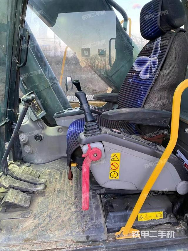 駕駛室整體（整機外觀）