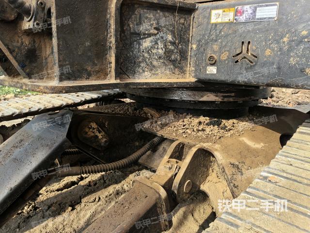 轉(zhuǎn)盤和下車架正前（工作和回轉(zhuǎn)裝置）