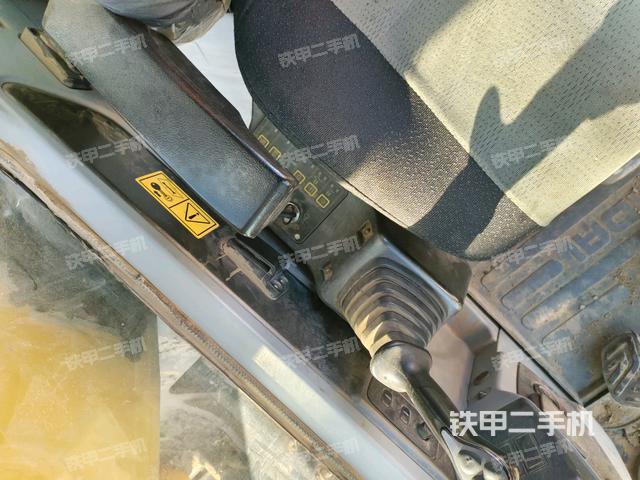 座椅右側(cè)控制臺/鑰匙門/油門/含右手柄（駕駛室部分）