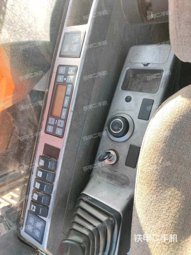 座椅左側(cè)控制臺/音響/含左手柄（駕駛室部分）