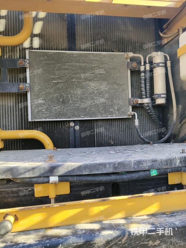 散熱器正面(大件艙室) 散熱器正面(大件艙室)