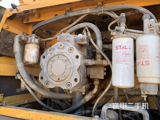 液壓泵艙室正面整體（整機外觀）