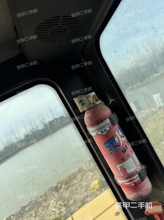 后窗玻璃角標(駕駛室部分) 后窗玻璃角標(駕駛室部分)