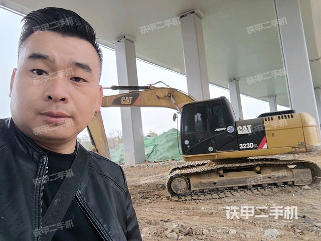卡特彼勒323DL挖掘机的设备实拍-第1张实拍照片