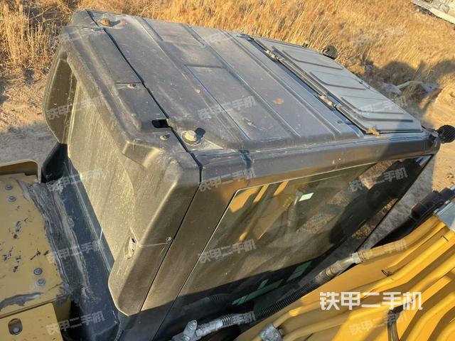 駕駛室頂部（整機外觀）