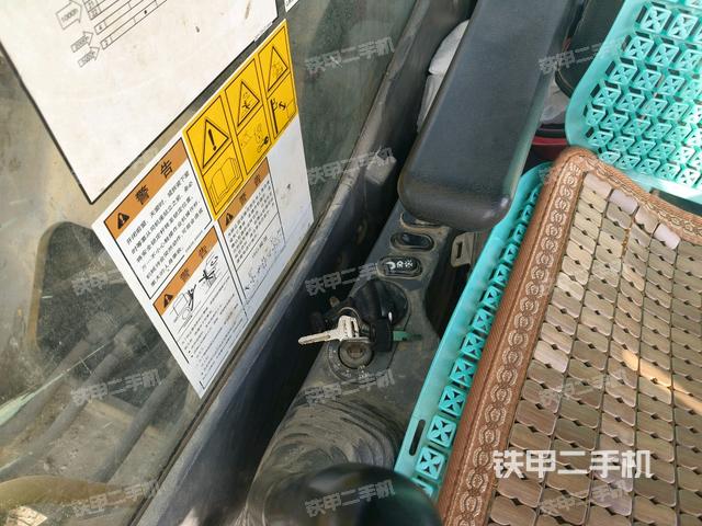 座椅左側(cè)控制臺(tái)/音響/含左手柄（駕駛室部分）