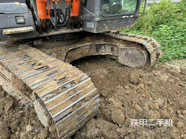 單側(cè)履帶整體(整機(jī)外觀) 單側(cè)履帶整體(整機(jī)外觀)