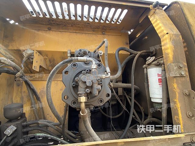 液壓泵艙室正面整體(整機(jī)外觀) 液壓泵艙室正面整體(整機(jī)外觀)