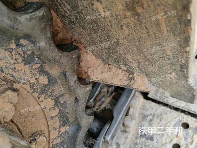 右驅(qū)動輪（行走機構(gòu)）