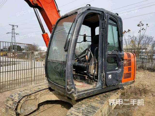 駕駛室整體(整機(jī)外觀) 駕駛室整體(整機(jī)外觀)