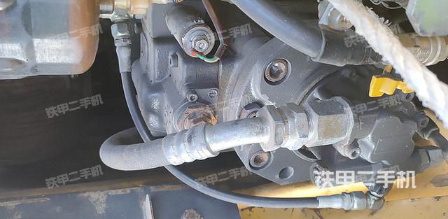 液壓泵艙室正面整體(整機外觀) 液壓泵艙室正面整體(整機外觀)