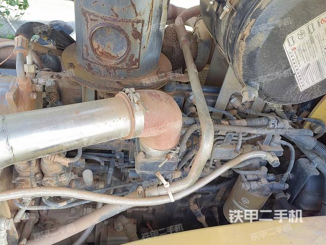 發(fā)動機(jī)艙液壓泵全景（壓路機(jī)發(fā)動機(jī)艙）