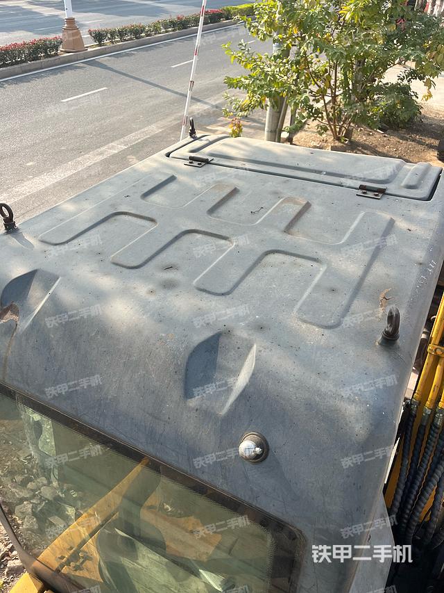 驾驶室顶部（整机外观）