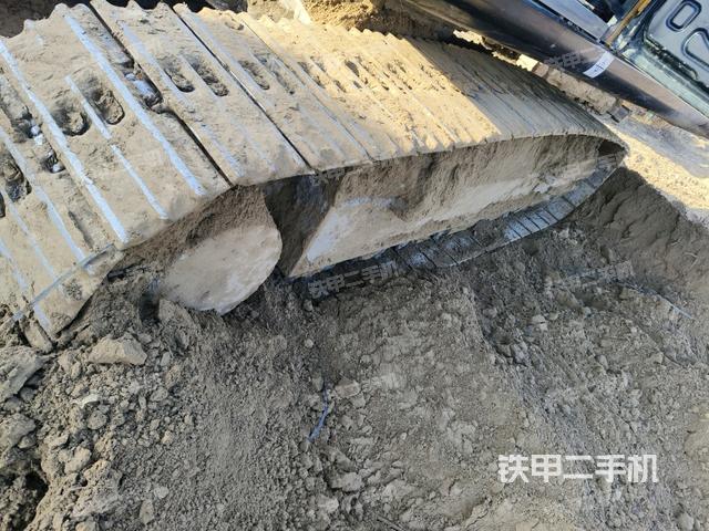 左側(cè)履帶整體?(行走機(jī)構(gòu)) 左側(cè)履帶整體?(行走機(jī)構(gòu))