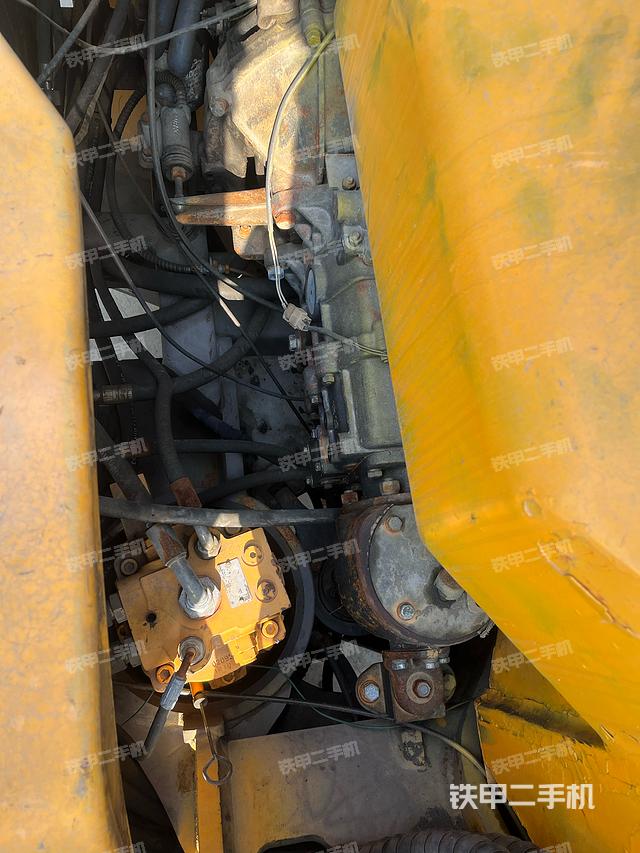 回转马达和主控阀（整机外观）