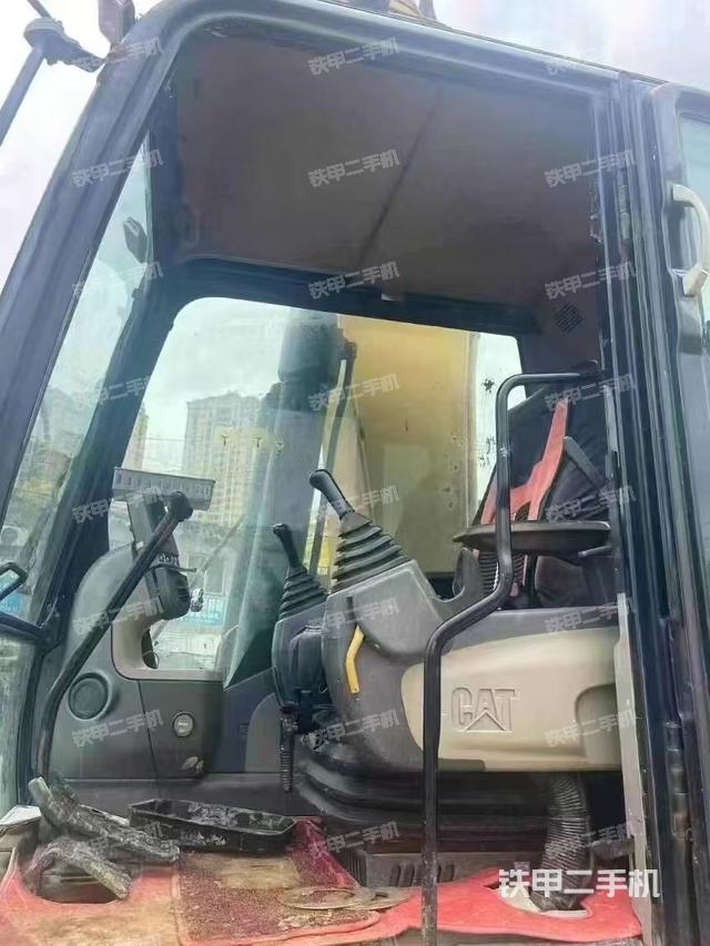 駕駛室整體（整機外觀）