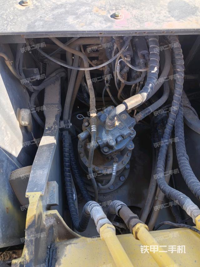 回轉(zhuǎn)馬達(dá)和主控閥（整機(jī)外觀）