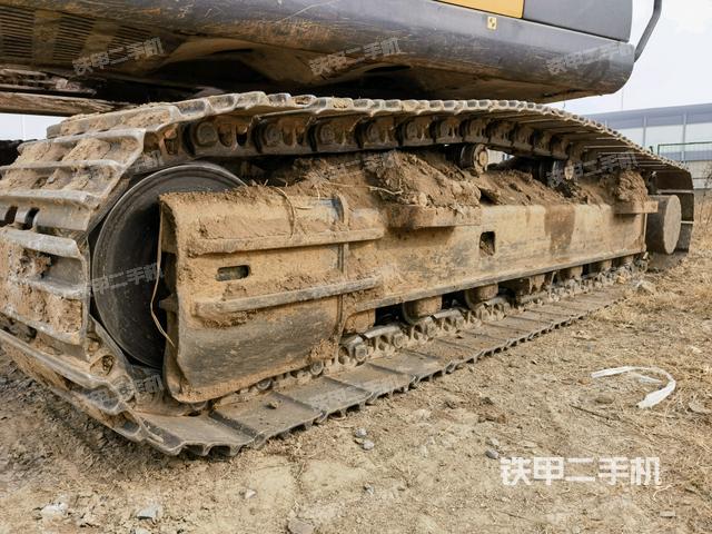 右側(cè)履帶整體(行走機(jī)構(gòu)) 右側(cè)履帶整體(行走機(jī)構(gòu))