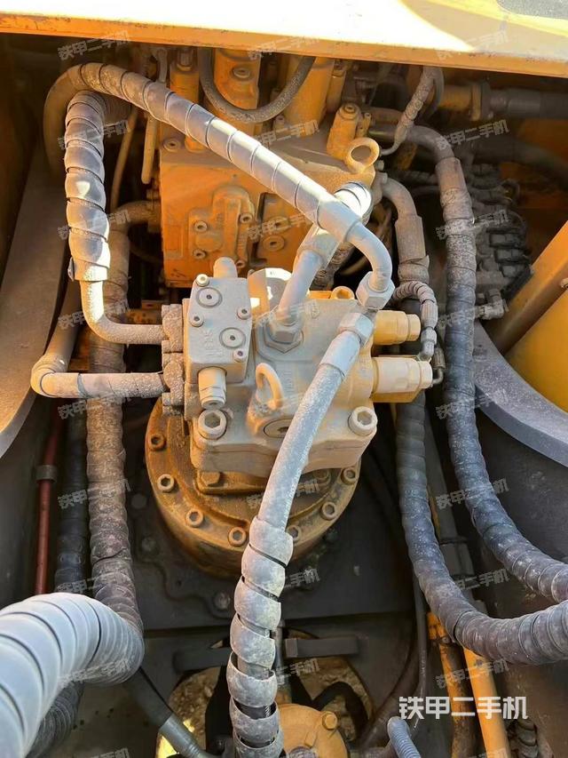 回轉馬達和主控閥（整機外觀）