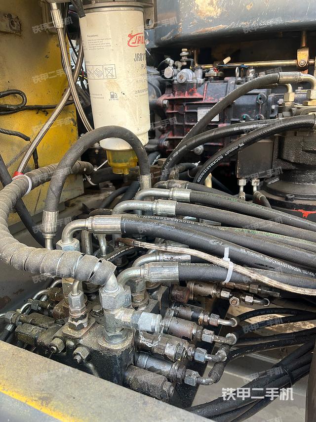 回转马达和主控阀（整机外观）