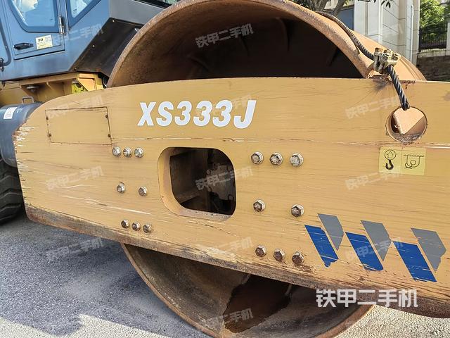 鉸接處油管全景（壓路機(jī)前后車架）