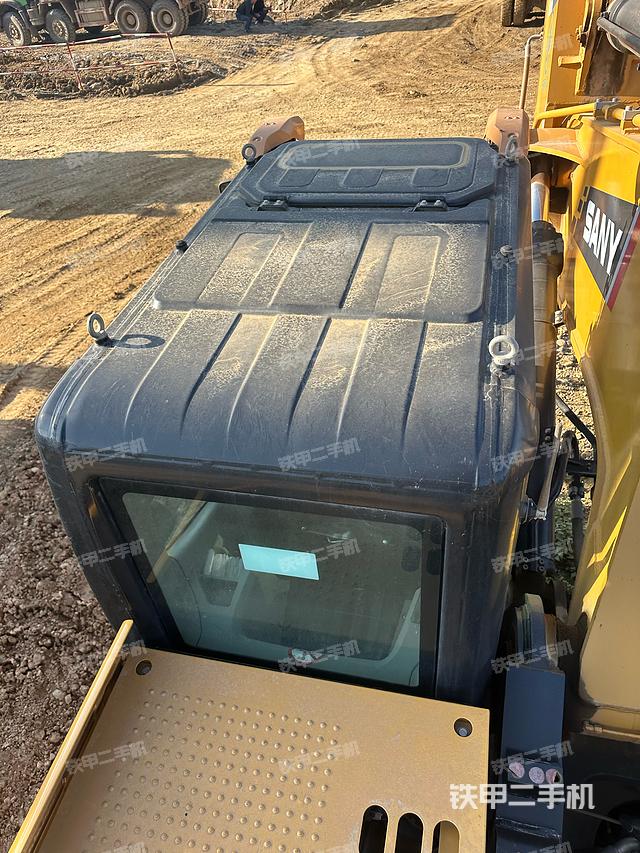 驾驶室顶部（整机外观）