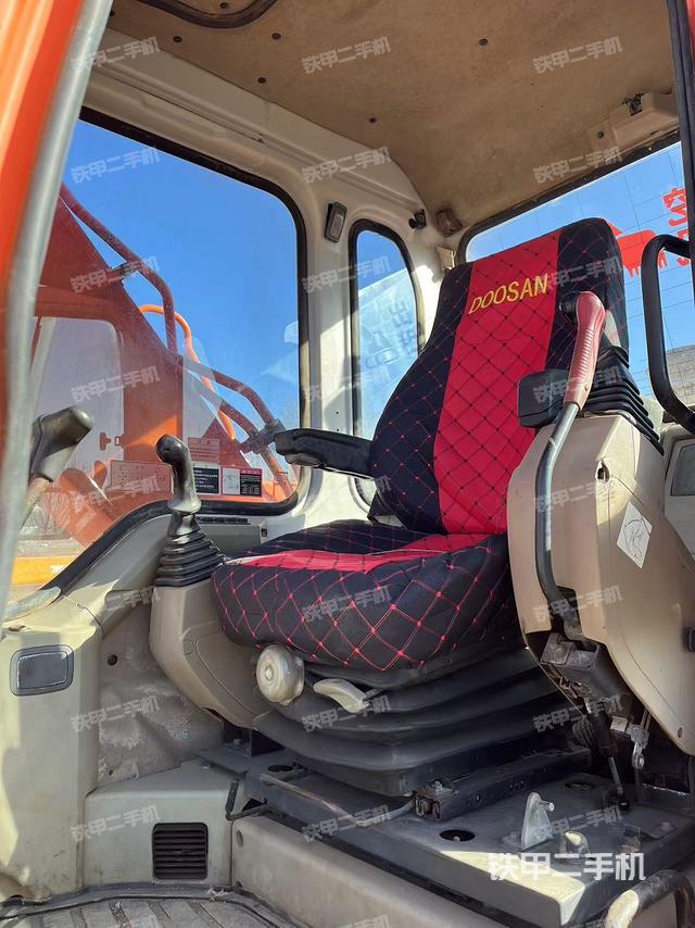 駕駛室整體（整機(jī)外觀）