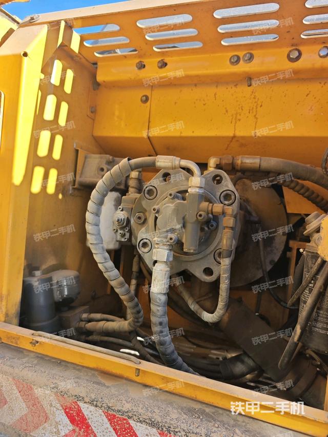 液壓泵艙室正面整體（整機(jī)外觀）