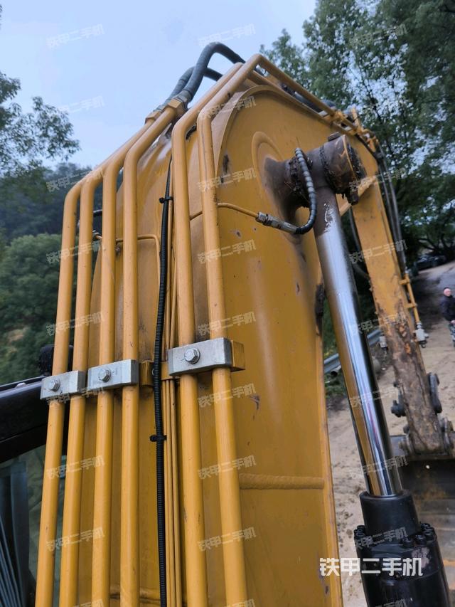 大臂背部俯視（工作和回轉(zhuǎn)裝置）