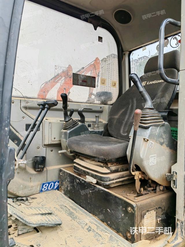 ?駕駛室正側(cè)（駕駛室部分）