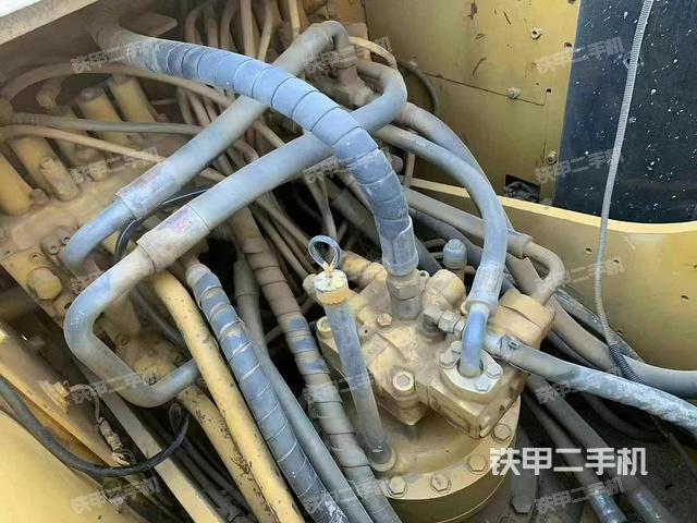 回轉(zhuǎn)馬達(dá)和主控閥（整機(jī)外觀）