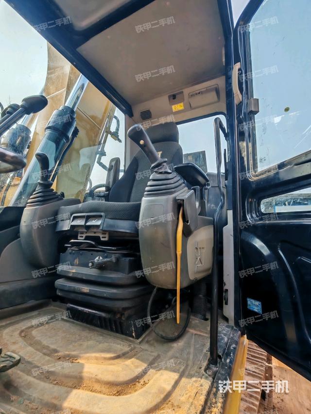 駕駛室整體（整機(jī)外觀）