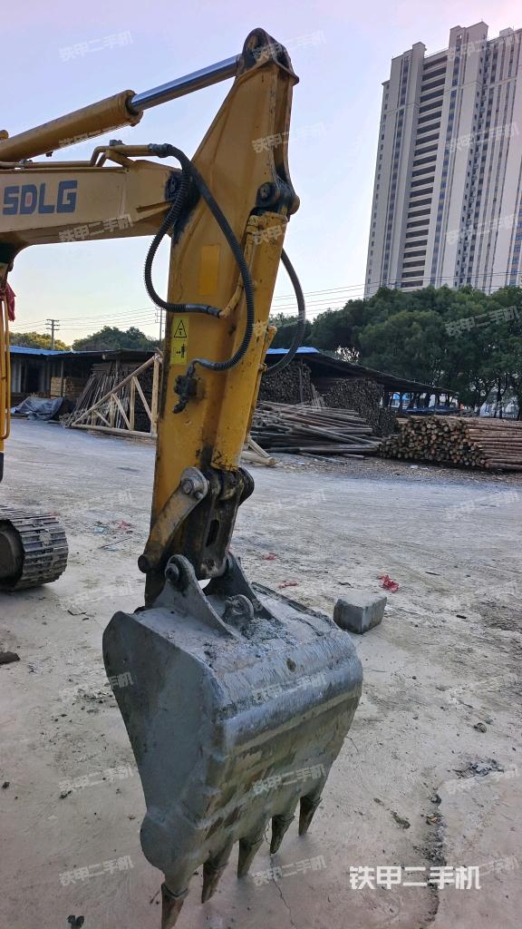 小臂整體右前（工作和回轉(zhuǎn)裝置）