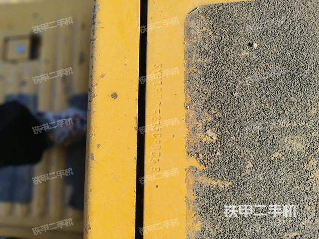 鏟斗右后整體(工作和回轉(zhuǎn)裝置) 鏟斗右后整體(工作和回轉(zhuǎn)裝置)