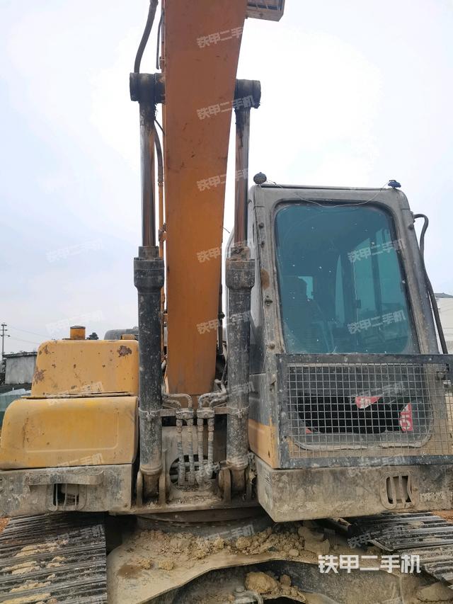 大臂油缸整體?豎拍（工作和回轉(zhuǎn)裝置）