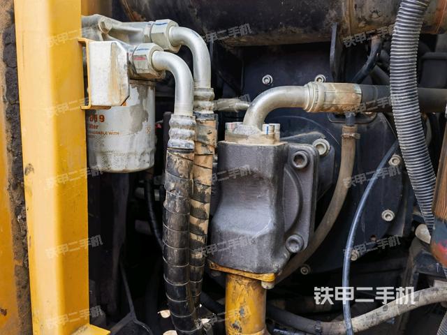 液壓泵艙室正面整體(整機(jī)外觀) 液壓泵艙室正面整體(整機(jī)外觀)