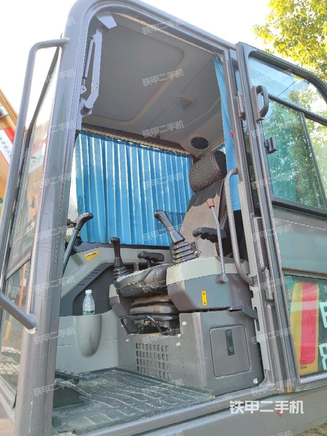 顶棚整体(驾驶室部分) 顶棚整体(驾驶室部分)