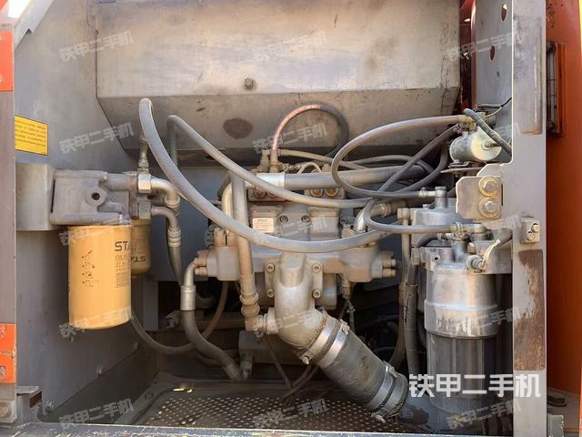 液壓泵艙室正面整體(整機(jī)外觀) 液壓泵艙室正面整體(整機(jī)外觀)