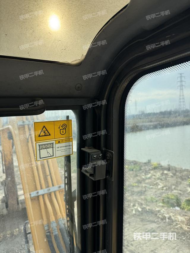 頂棚整體(駕駛室部分) 頂棚整體(駕駛室部分)