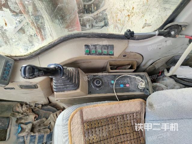 座椅右侧控制台/钥匙门/油门/含右手柄（驾驶室部分）