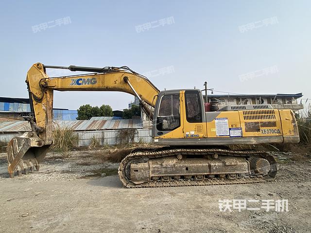 單側(cè)履帶整體(整機(jī)外觀) 單側(cè)履帶整體(整機(jī)外觀)