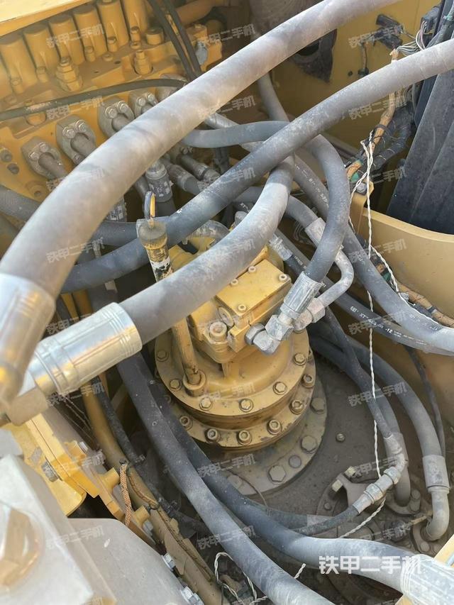 回轉(zhuǎn)馬達(dá)和主控閥（整機外觀）