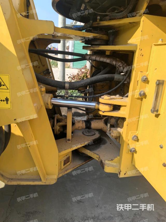 車架鉸接（液壓/傳動(dòng)系統(tǒng)）