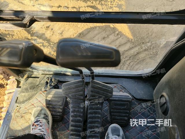 座椅左側(cè)控制臺(tái)/音響/含左手柄(駕駛室部分) 座椅左側(cè)控制臺(tái)/音響/含左手柄(駕駛室部分)