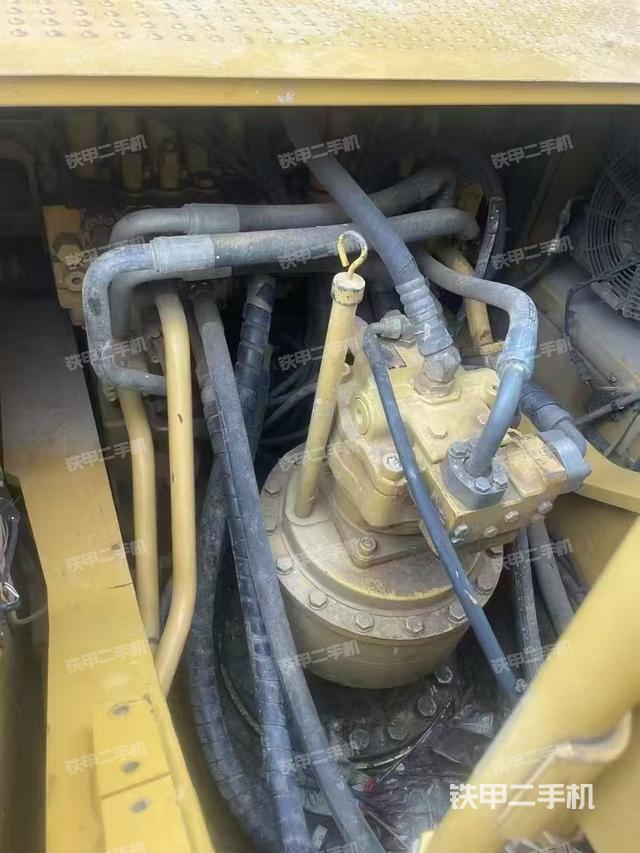 回轉(zhuǎn)馬達(dá)和主控閥（整機外觀）