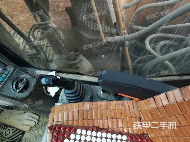 座椅右側(cè)控制臺(tái)/鑰匙門/油門/含右手柄（駕駛室部分）