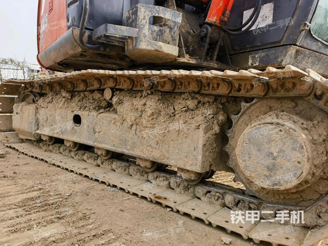 單側(cè)履帶整體(整機(jī)外觀) 單側(cè)履帶整體(整機(jī)外觀)