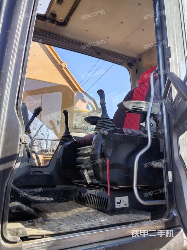 駕駛室整體（整機外觀）