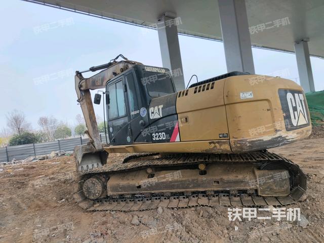 卡特彼勒323DL挖掘机的设备实拍-第3张实拍照片